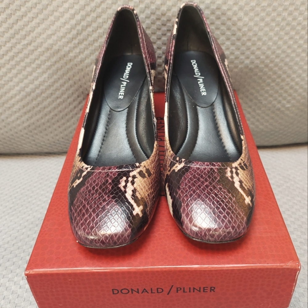 NIB - Donald Pliner Corin Leather Snake Embossed 2" Block Heel Pump Sz 7M Plum